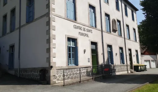 façade du centre de santé municipal d'Olliergues