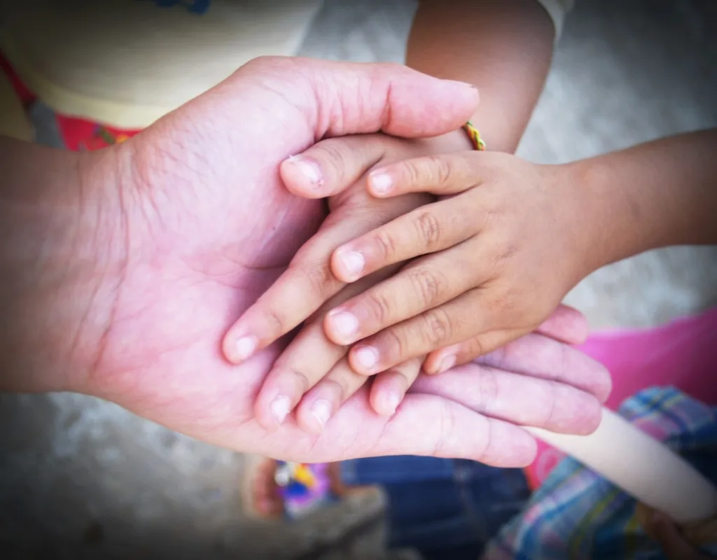 hand_hold_care_help_elderly_old_senior_aged-560877.jpg!d