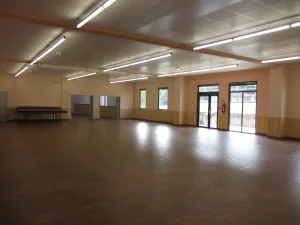 SALLE FETES VUE VERS LE BAR